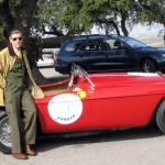 Dándole las gracias a Fausto Saavedra, de parte del automóvil 